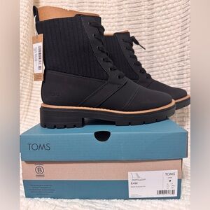 TOMS Women's Ionie Lace-Up Lug Sole Combat Boots